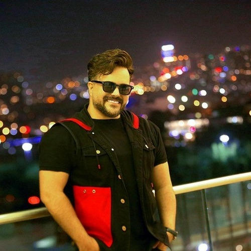 دانلود آهنگ علی عبدالمالکی تو بالاشهر میشینی