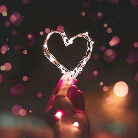 آهنگ ﻫﻤﻪ ﺧﻮﺑﻨﺪ وﻟﻰ ﺧﻮب ﺗﺮ از ﺧﻮب ﺗﺮ از ﺧﻮب ﺗﻮﻳﻰ ﺗﻮ (هوش مصنوعی)